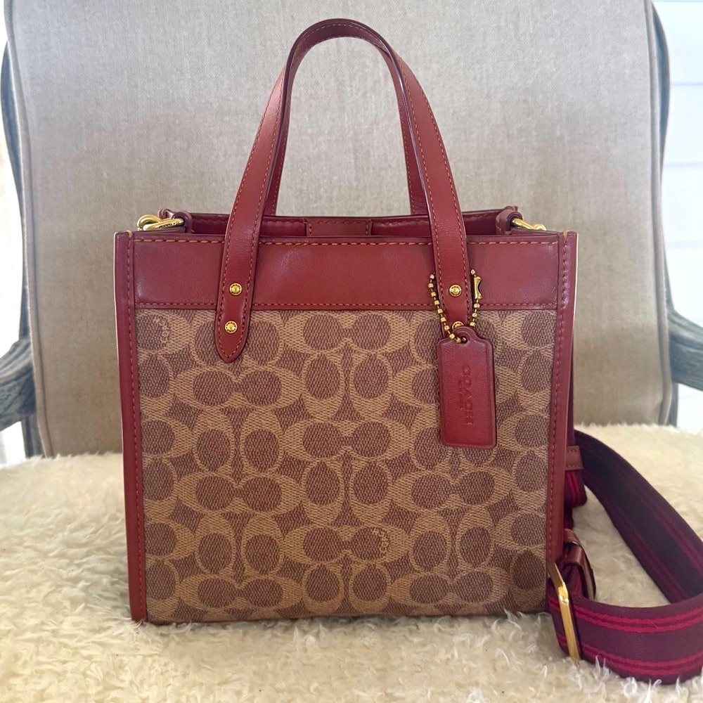 (SOLD) Coach Field Tote 22 In Signature Canvas with Horse and Carriage Print